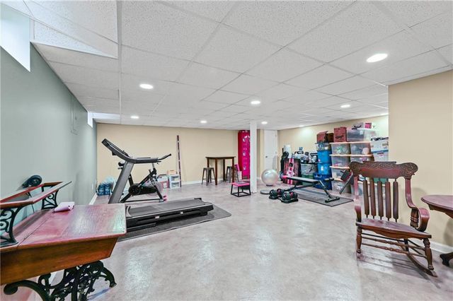 627 NE Swann Circle, Lee's Summit, MO 64086