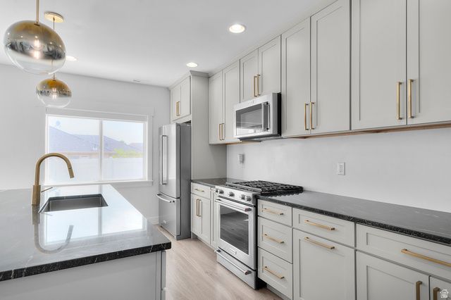 2238 S WESTERN DR, Saratoga Springs, UT 84045