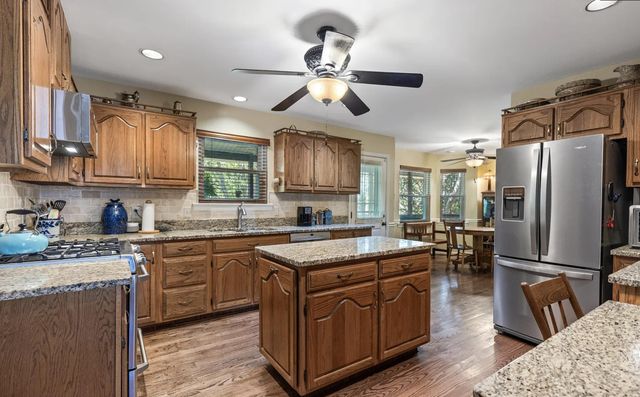 2227 Bay Pointe Drive, Hixson, TN 37343