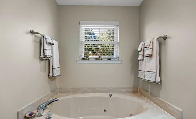 2227 Bay Pointe Drive, Hixson, TN 37343