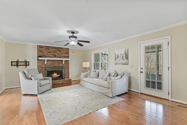 2227 Bay Pointe Drive, Hixson, TN 37343