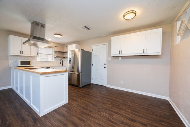 708 Meadowlark Circle, Crowley, TX 76036