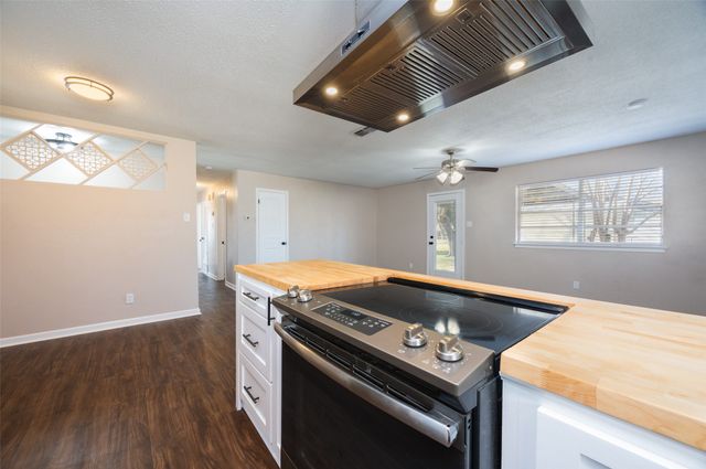 708 Meadowlark Circle, Crowley, TX 76036