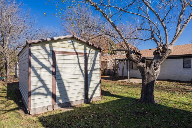 708 Meadowlark Circle, Crowley, TX 76036