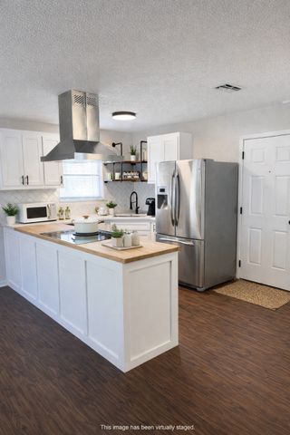 708 Meadowlark Circle, Crowley, TX 76036