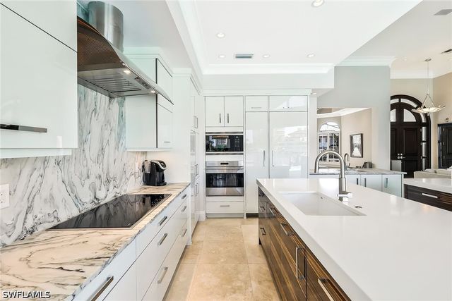 311 Neapolitan WAY, Naples, FL 34103
