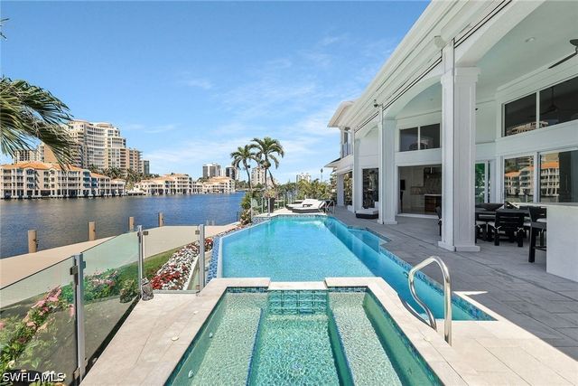 311 Neapolitan WAY, Naples, FL 34103