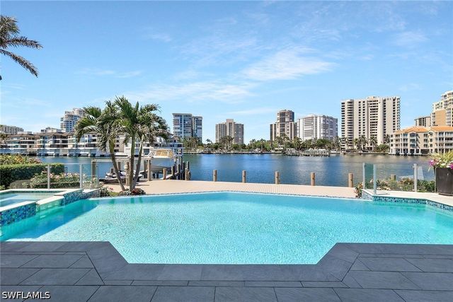 311 Neapolitan WAY, Naples, FL 34103