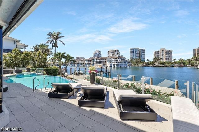 311 Neapolitan WAY, Naples, FL 34103