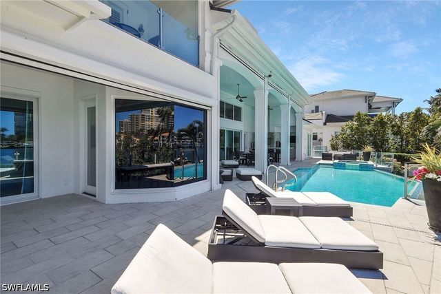 311 Neapolitan WAY, Naples, FL 34103