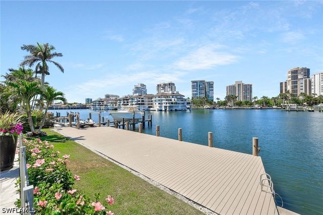 311 Neapolitan WAY, Naples, FL 34103