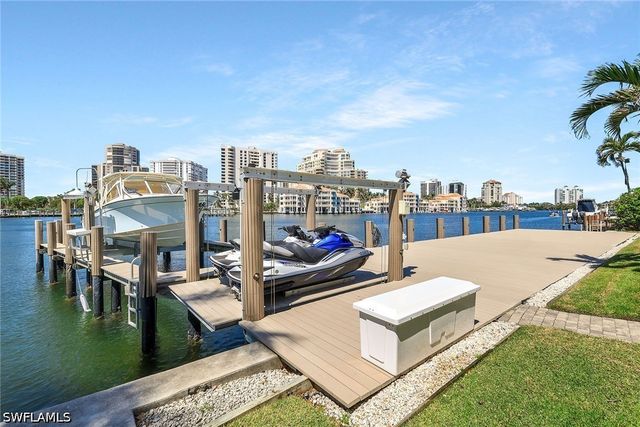 311 Neapolitan WAY, Naples, FL 34103
