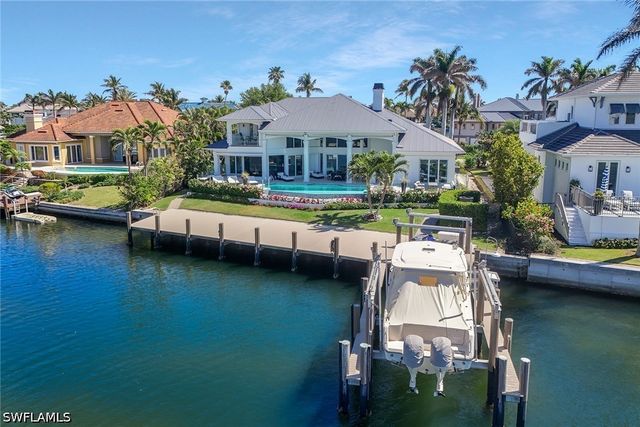 311 Neapolitan WAY, Naples, FL 34103
