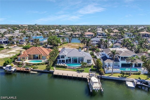 311 Neapolitan WAY, Naples, FL 34103