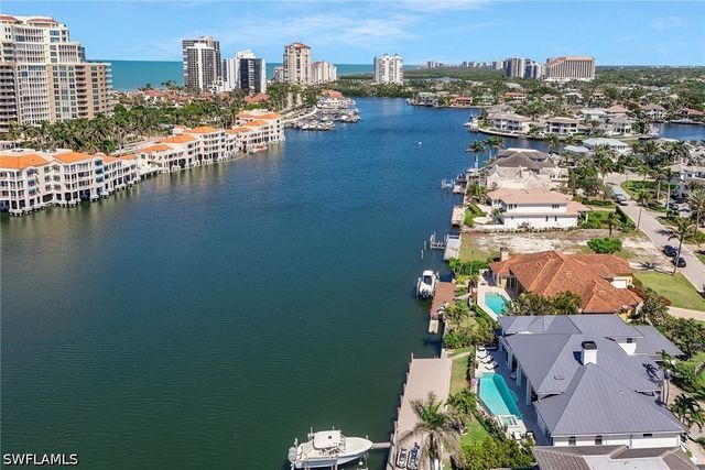 311 Neapolitan WAY, Naples, FL 34103