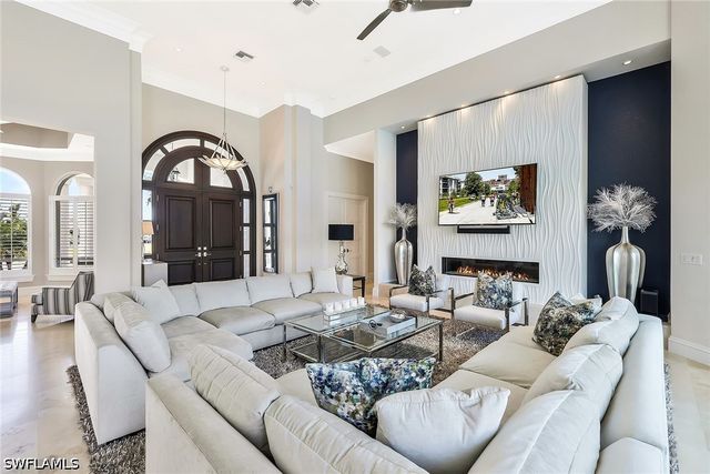 311 Neapolitan WAY, Naples, FL 34103