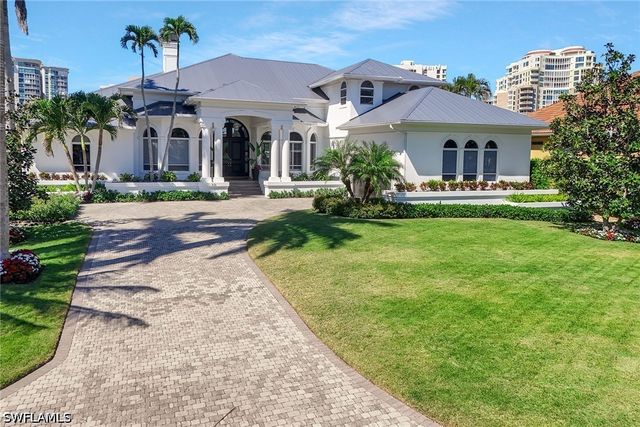 311 Neapolitan WAY, Naples, FL 34103