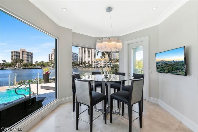 311 Neapolitan WAY, Naples, FL 34103