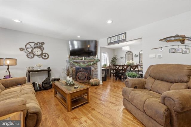 340 LINCOLN AVE, Bristol, PA 19007