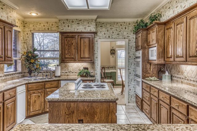 23032 Oak Road, New Ulm, TX 78950