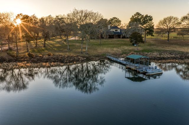 23032 Oak Road, New Ulm, TX 78950