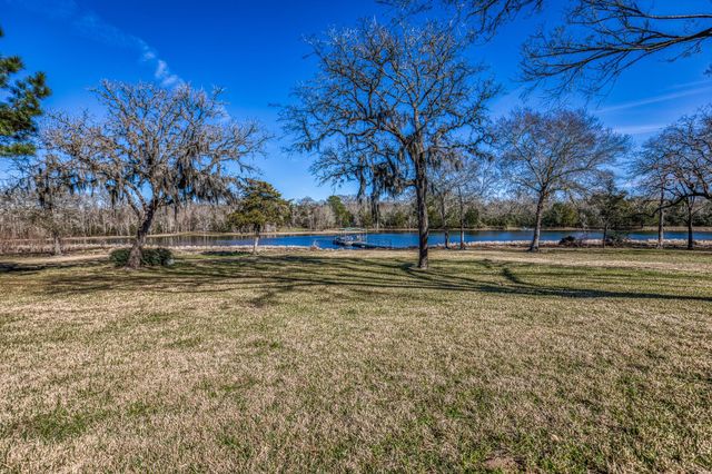 23032 Oak Road, New Ulm, TX 78950