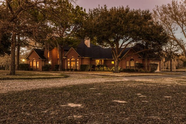 23032 Oak Road, New Ulm, TX 78950