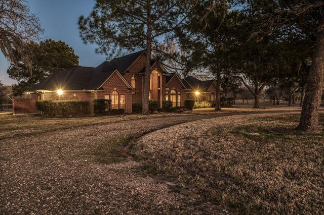 23032 Oak Road, New Ulm, TX 78950