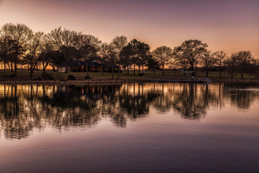 23032 Oak Road, New Ulm, TX 78950