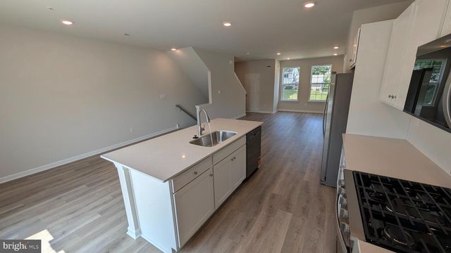 566 SWAMP CREEK RD, Bechtelsville, PA 19505