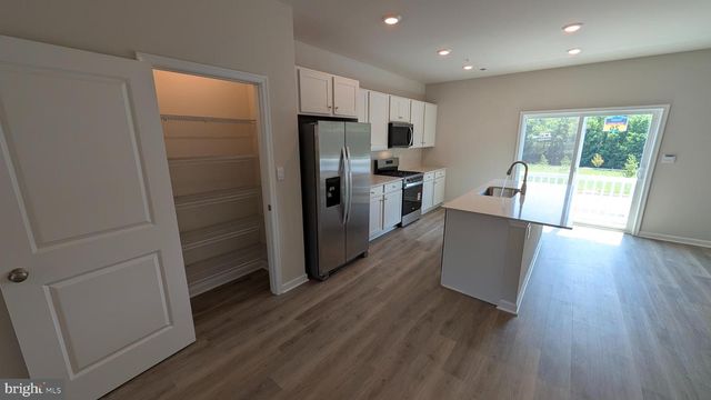 566 SWAMP CREEK RD, Bechtelsville, PA 19505