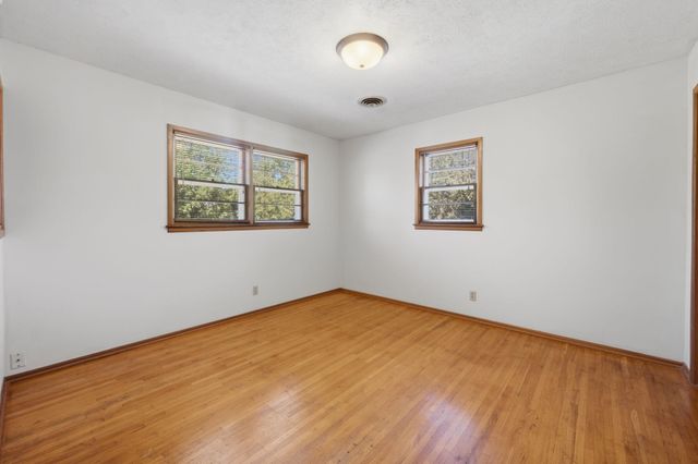 1305 N Gretchen, Wichita, KS 67206