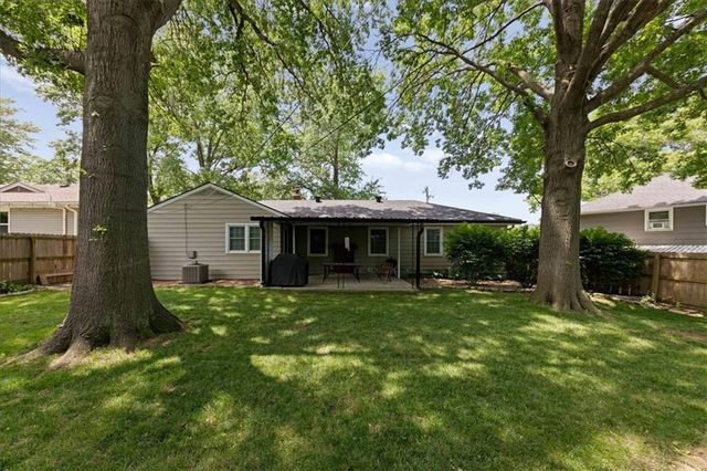 5433 Foster Street, Overland Park, KS 66202