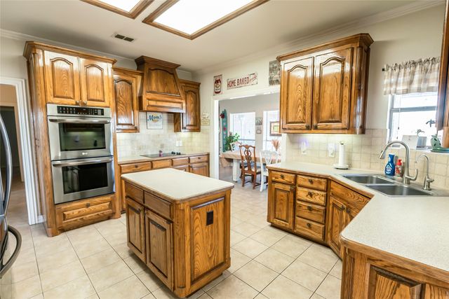 2168 Fruitland Road, Sunset, TX 76270