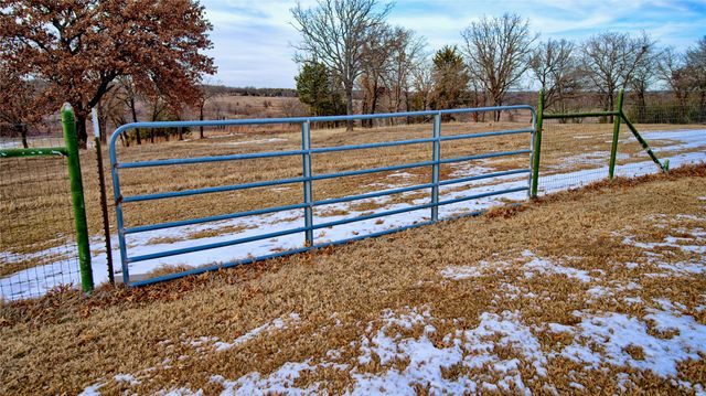 2168 Fruitland Road, Sunset, TX 76270