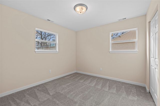 3630 Oakland Road NE, Cedar Rapids, IA 52402