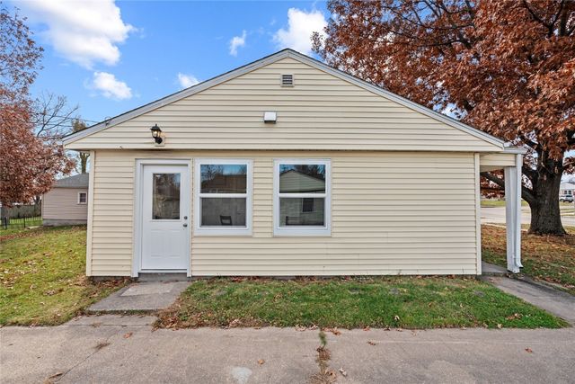 3630 Oakland Road NE, Cedar Rapids, IA 52402