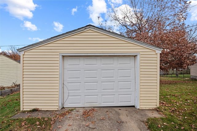 3630 Oakland Road NE, Cedar Rapids, IA 52402