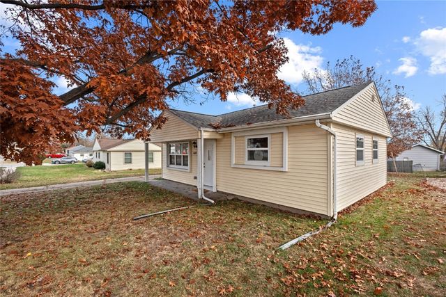 3630 Oakland Road NE, Cedar Rapids, IA 52402