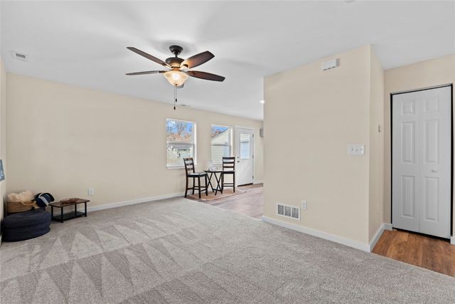 3630 Oakland Road NE, Cedar Rapids, IA 52402