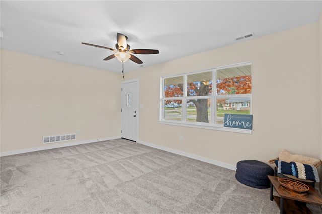 3630 Oakland Road NE, Cedar Rapids, IA 52402