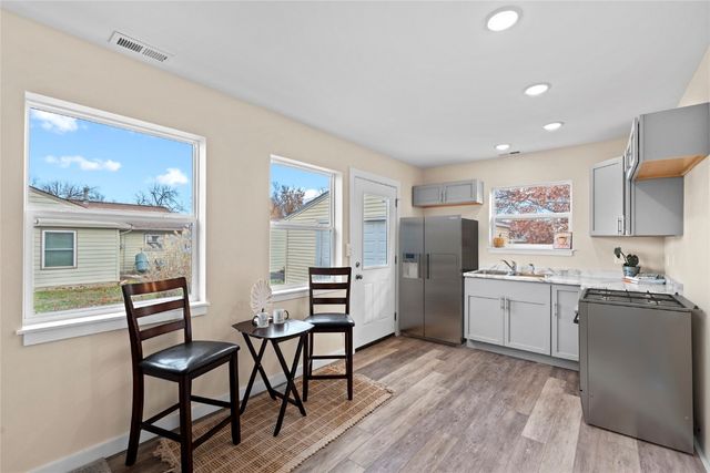 3630 Oakland Road NE, Cedar Rapids, IA 52402