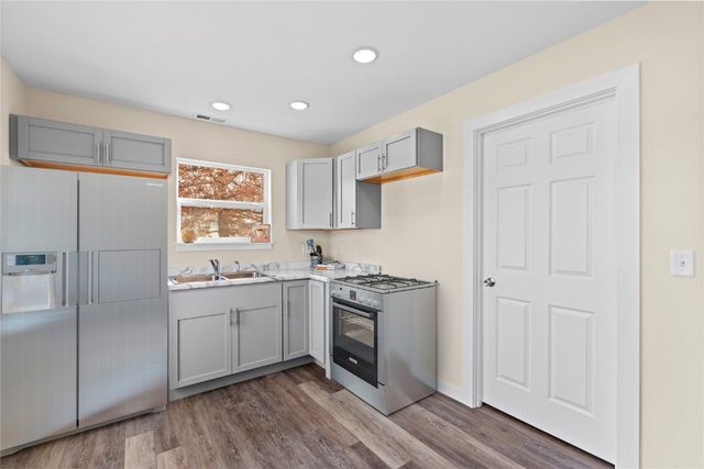 3630 Oakland Road NE, Cedar Rapids, IA 52402