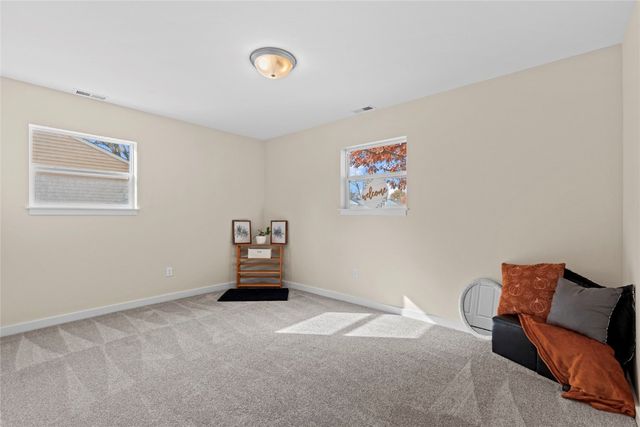 3630 Oakland Road NE, Cedar Rapids, IA 52402