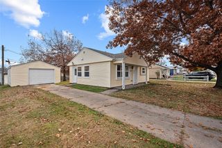 3630 Oakland Road NE, Cedar Rapids, IA 52402