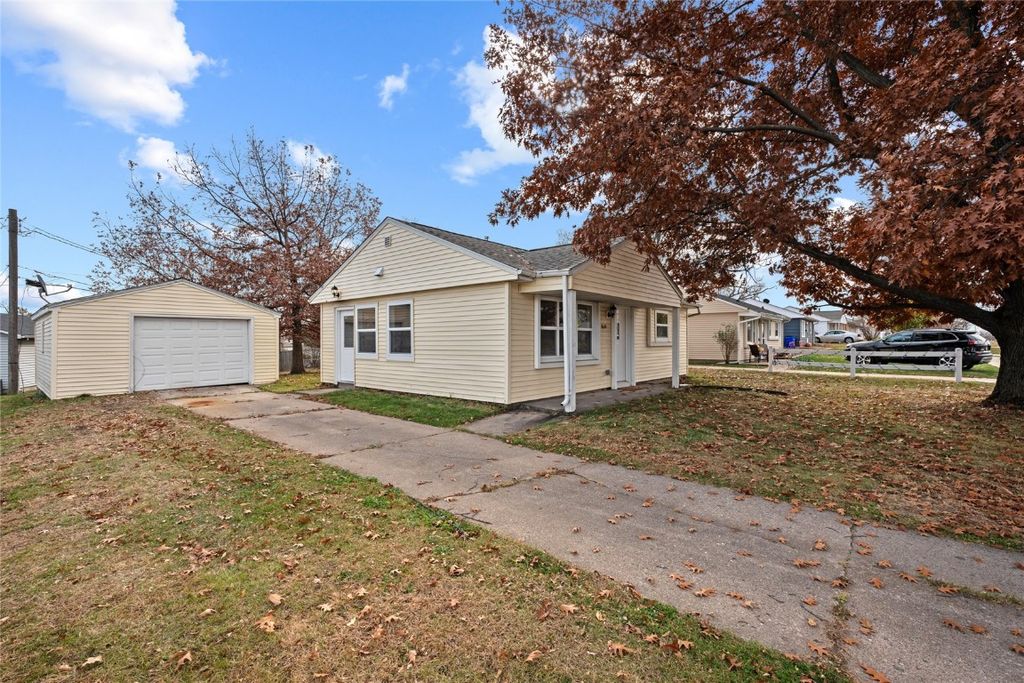 3630 Oakland Road NE, Cedar Rapids, IA 52402
