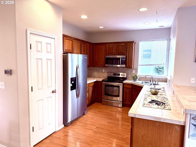 4674 Se TEAKWOOD St, Hillsboro, OR 97123