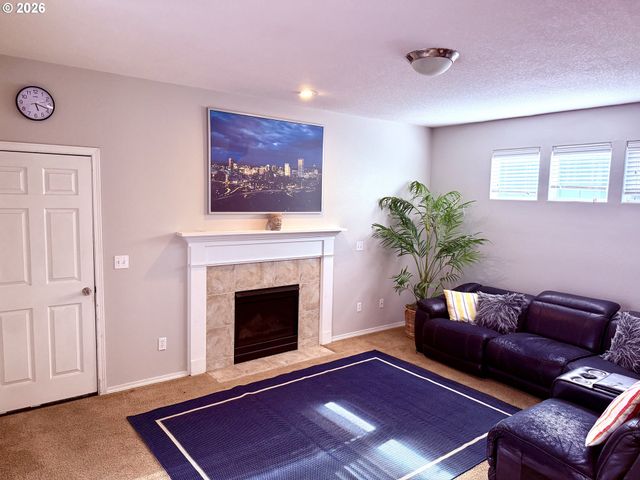 4674 Se TEAKWOOD St, Hillsboro, OR 97123