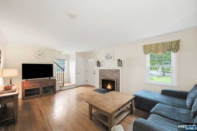 125 Midwood Road, Glen Rock, NJ 07452