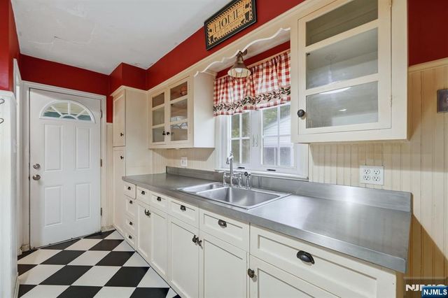 125 Midwood Road, Glen Rock, NJ 07452